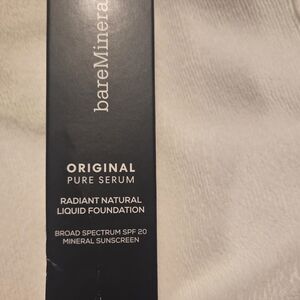bareMinerals Radiant Natural Liquid Foundation- Shade Medium Cool 3